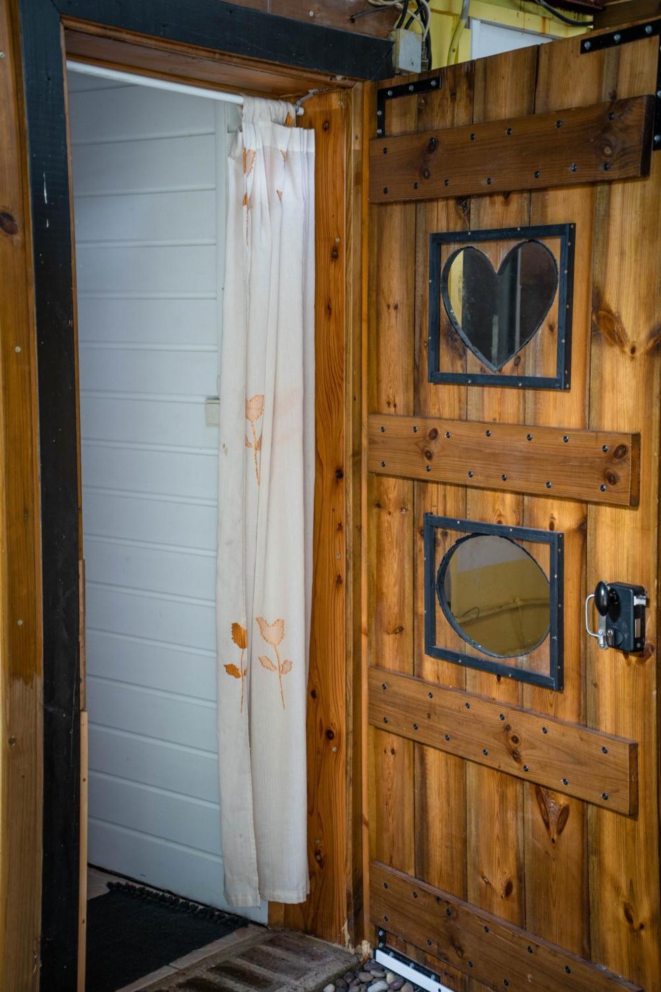 Les Hebergements Au Dy-Na Petite-Ile Exterior photo