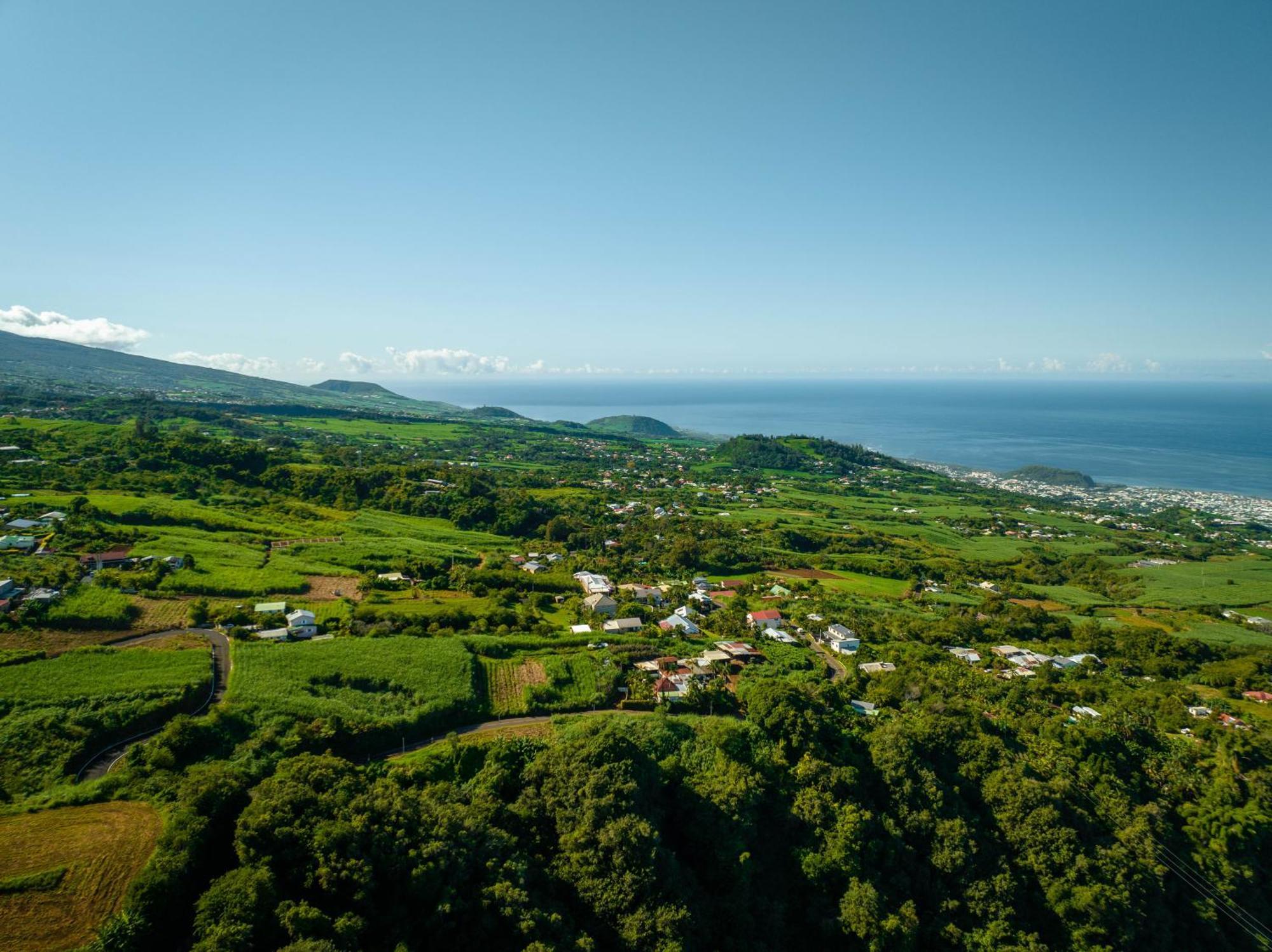Les Hebergements Au Dy-Na Petite-Ile Exterior photo