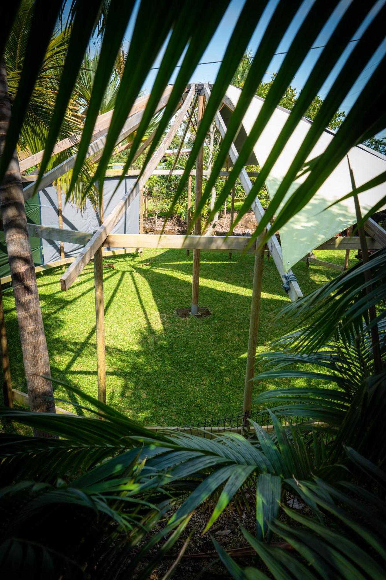 Les Hebergements Au Dy-Na Petite-Ile Exterior photo