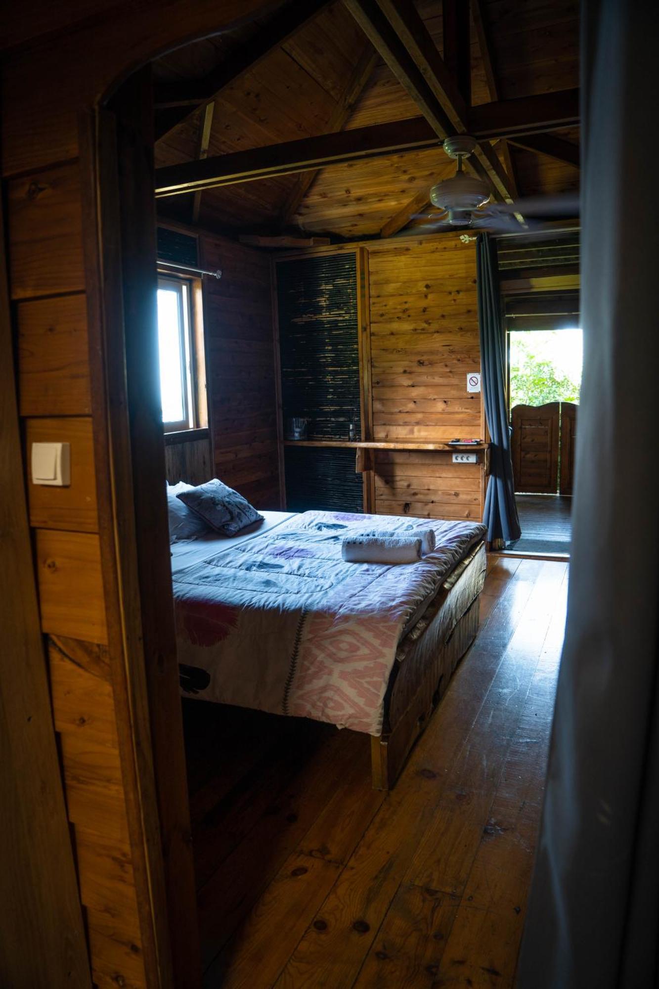 Les Hebergements Au Dy-Na Petite-Ile Exterior photo